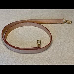 20mm vachetta leather crossbody strap 47” in length with teardrop clasp.